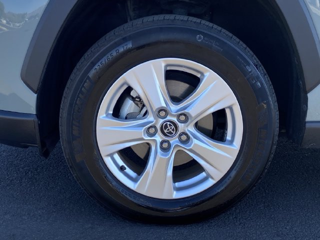 Used 2021 Toyota RAV4 XLE AWD/4WD image 8