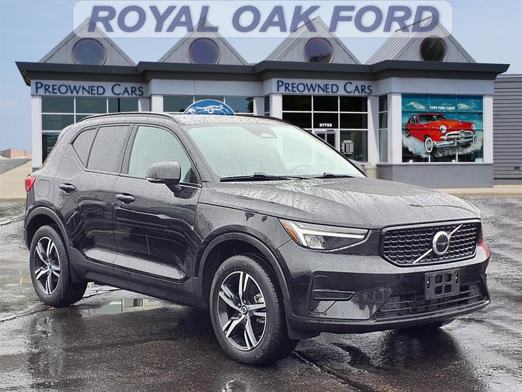 Used 2024 Volvo XC40 B5 Core