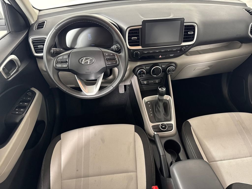 Certified 2025 Hyundai Venue SEL image 12