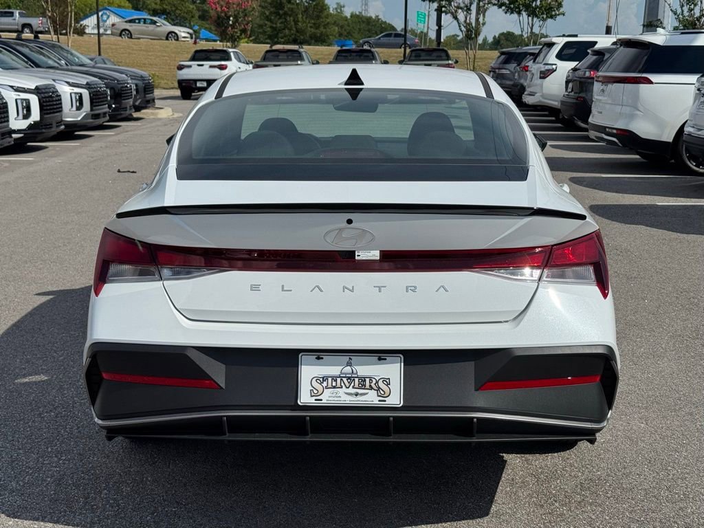 Used 2025 Hyundai Elantra Sport image 10