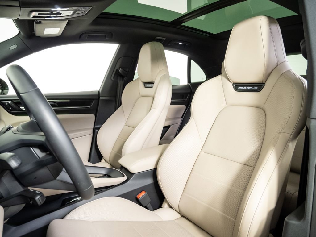 Certified 2024 Porsche Macan 4 Electric AWD/4WD image 5