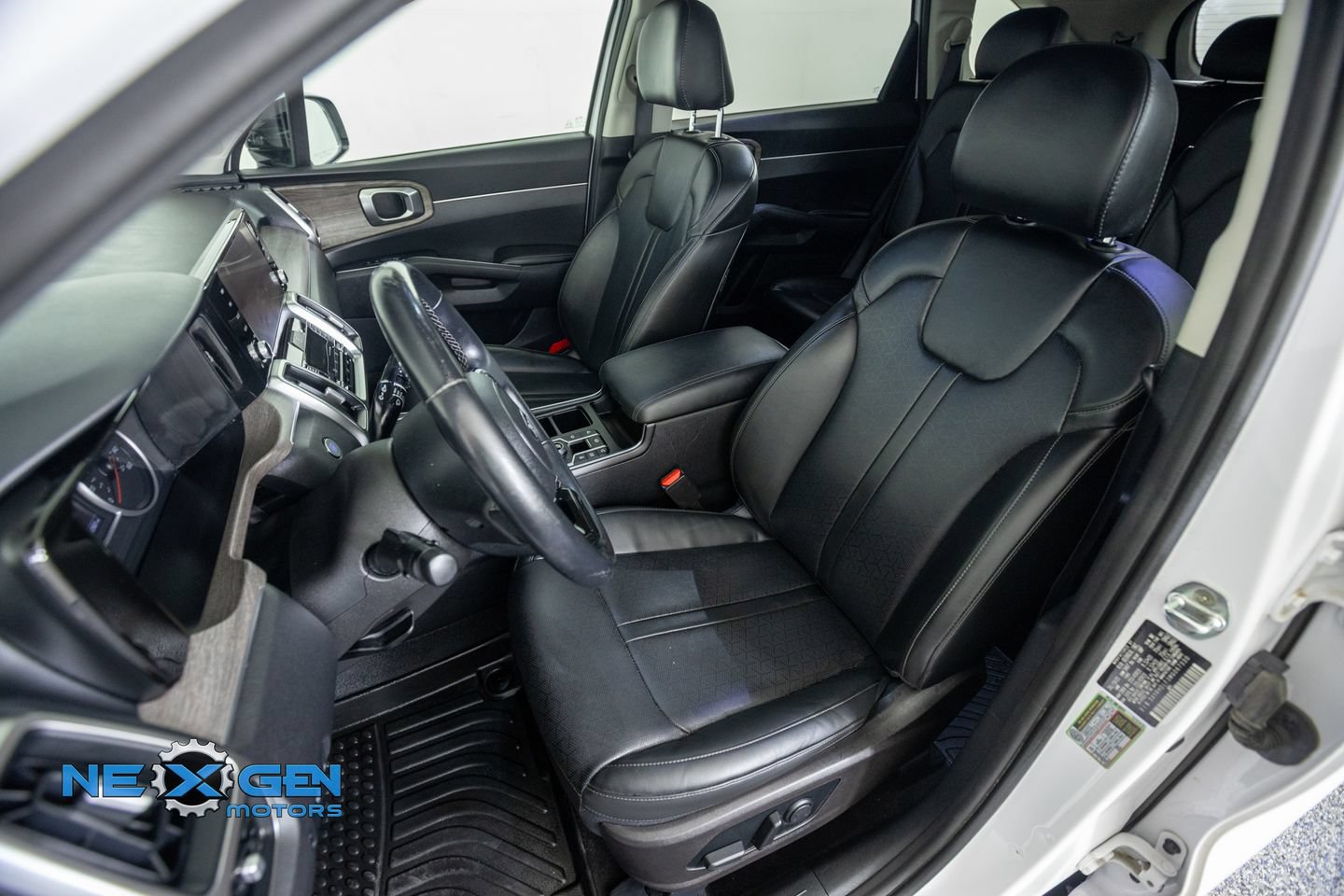 Used 2021 Kia Sorento EX w/ EX AWD X-Line Package image 26
