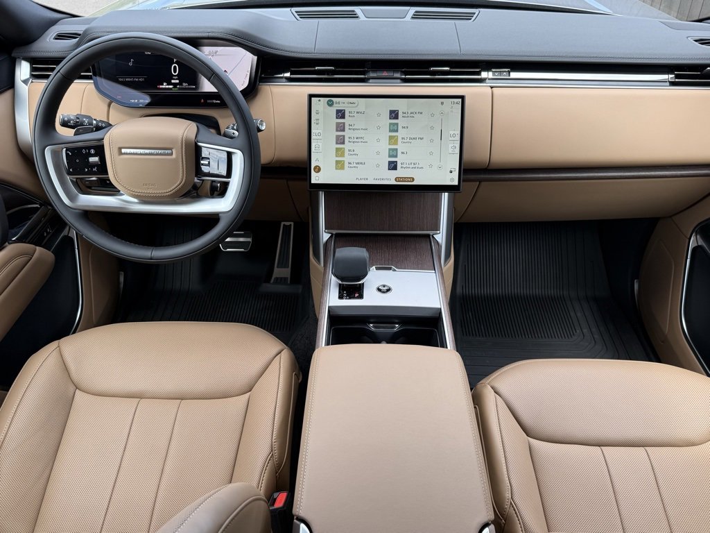 New 2025 Land Rover Range Rover SE image 17