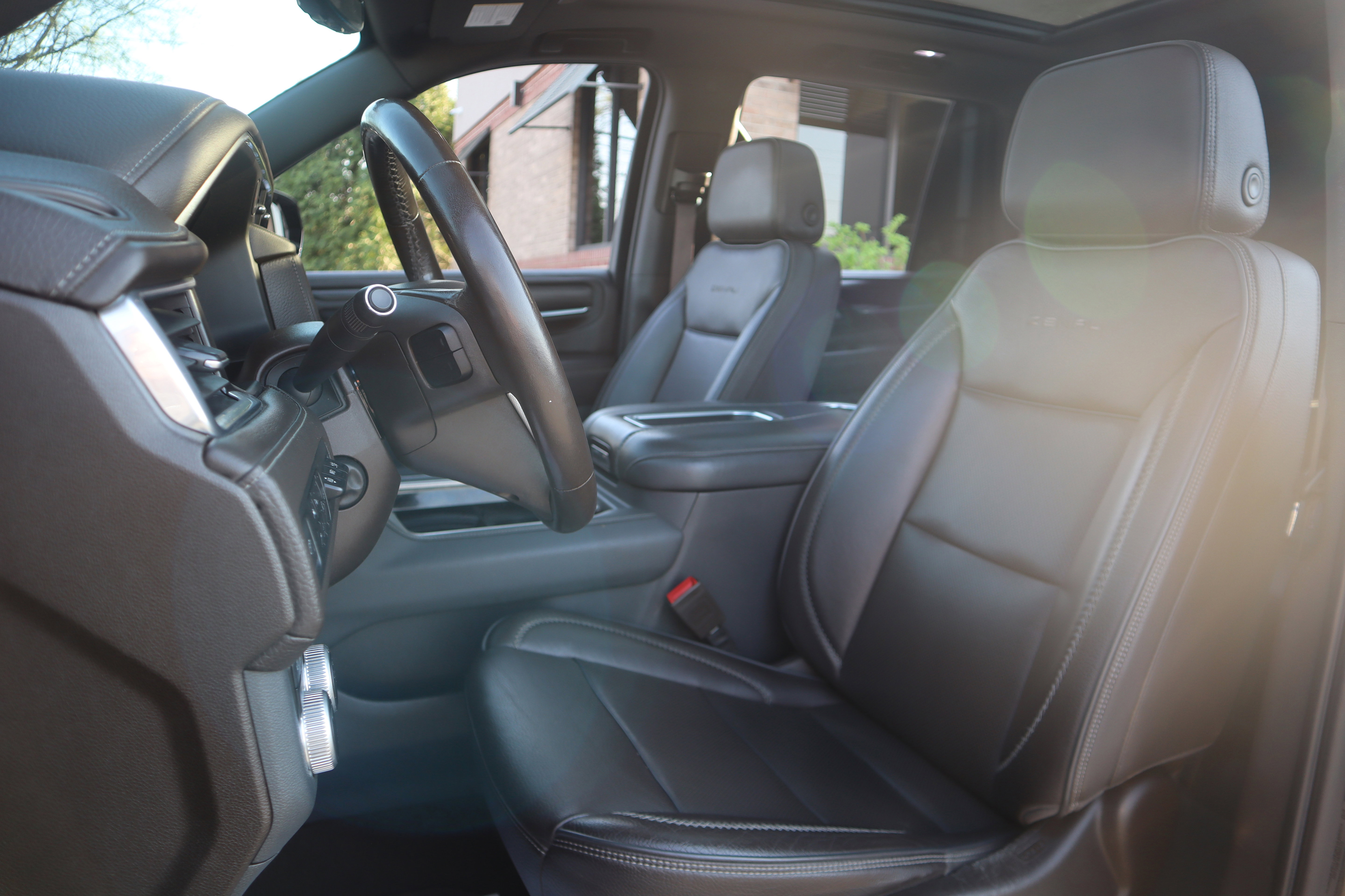 Used 2021 GMC Yukon Denali w/ Denali Premium Package image 36