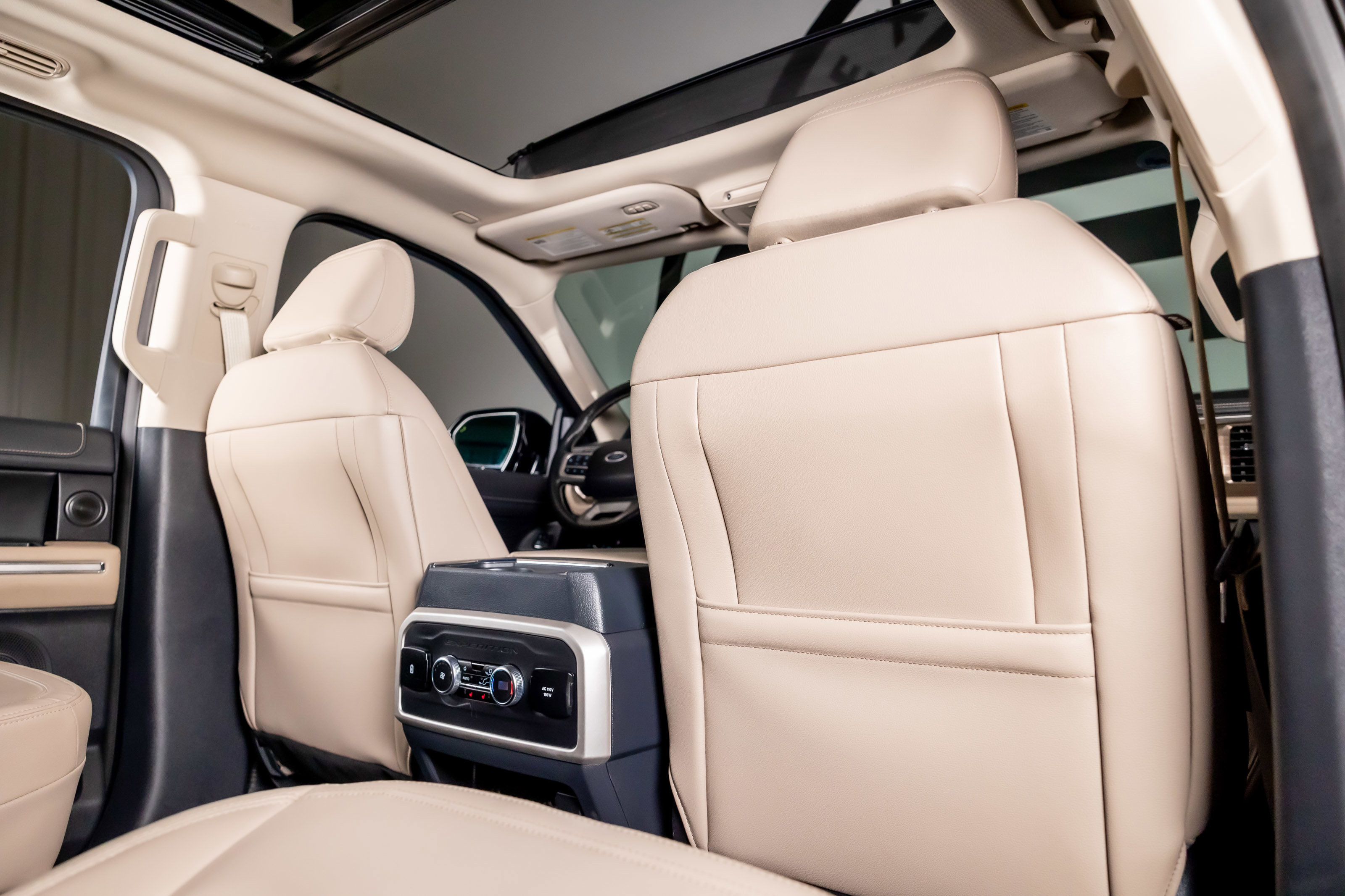 Used 2023 Ford Expedition Limited image 27