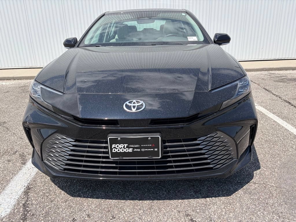Used 2025 Toyota Camry XLE AWD/4WD image 11