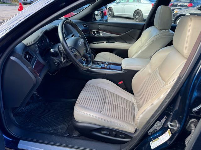 Used 2019 INFINITI Q70 Luxe w/ Sport Package image 9