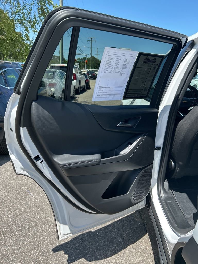 Used 2026 Chevrolet Equinox LT AWD/4WD image 16