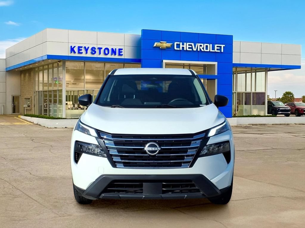 Used 2024 Nissan Rogue S FWD image 2