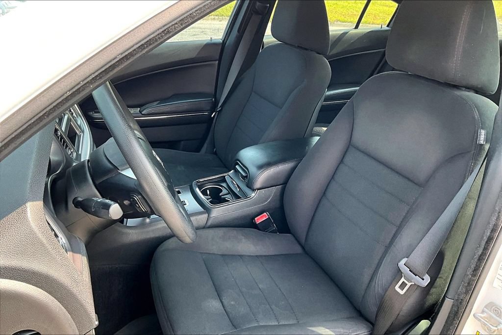 Used 2013 Dodge Charger SE RWD image 22
