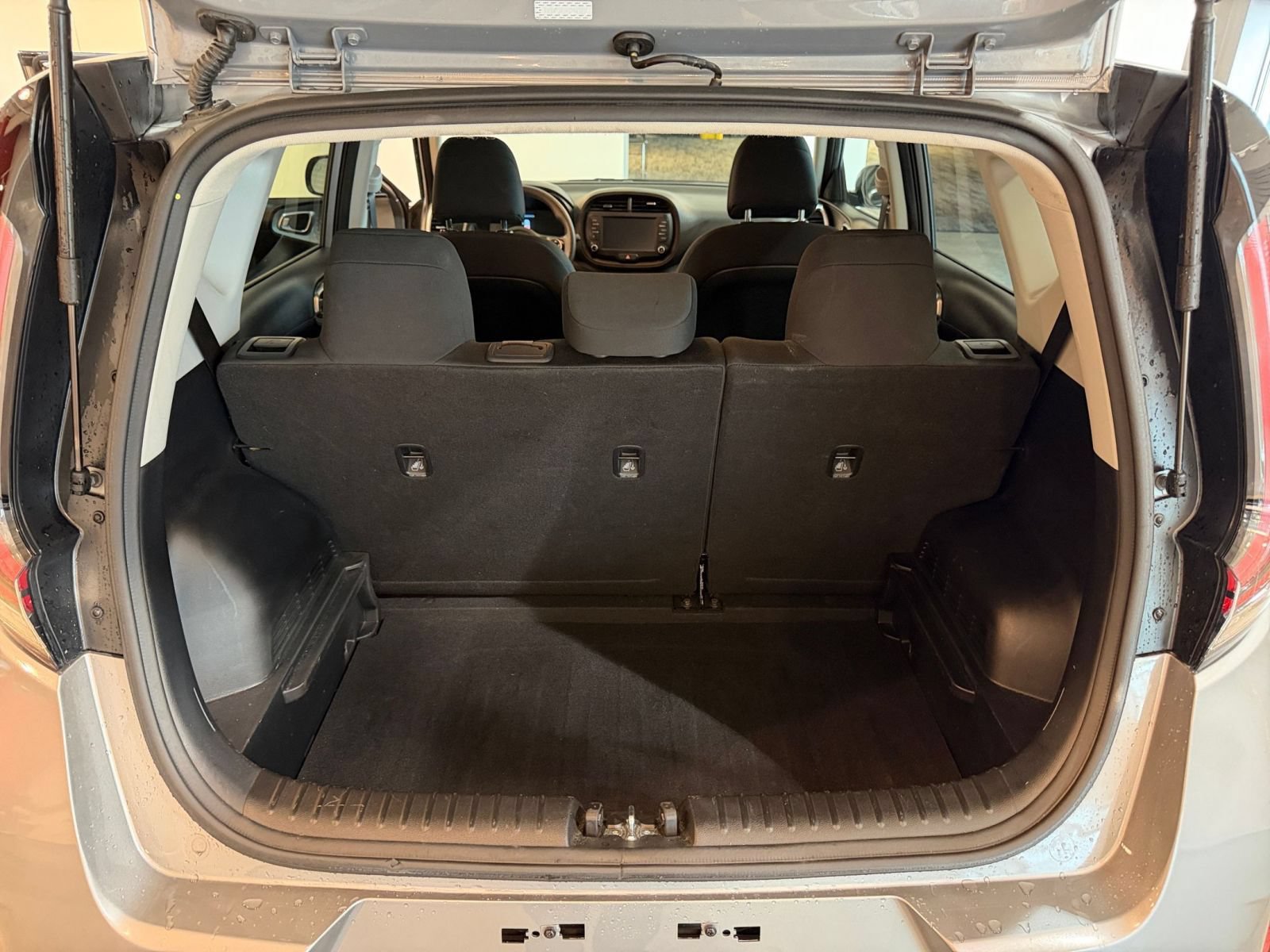 Used 2025 Kia Soul LX w/ LX Technology Package FWD image 29