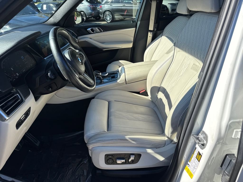 Used 2022 BMW X5 sDrive40i w/ M Sport Package RWD image 9