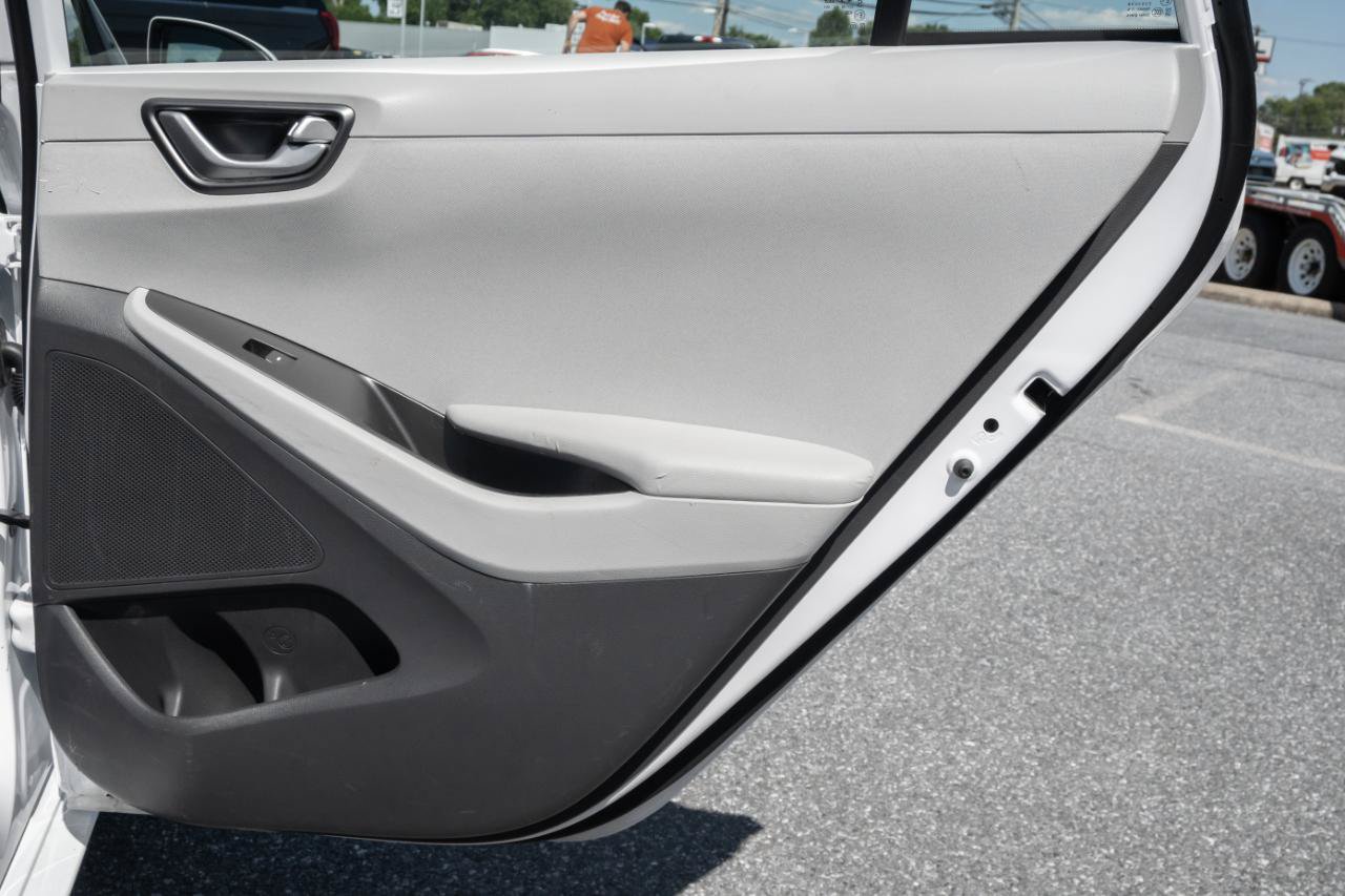 Used 2020 Hyundai Ioniq Blue FWD image 31