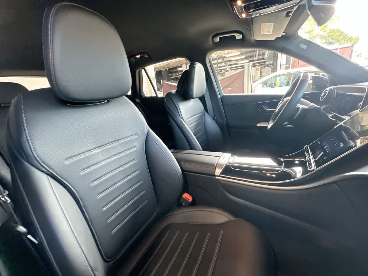 Used 2025 Mercedes-Benz GLC 300 4MATIC image 27