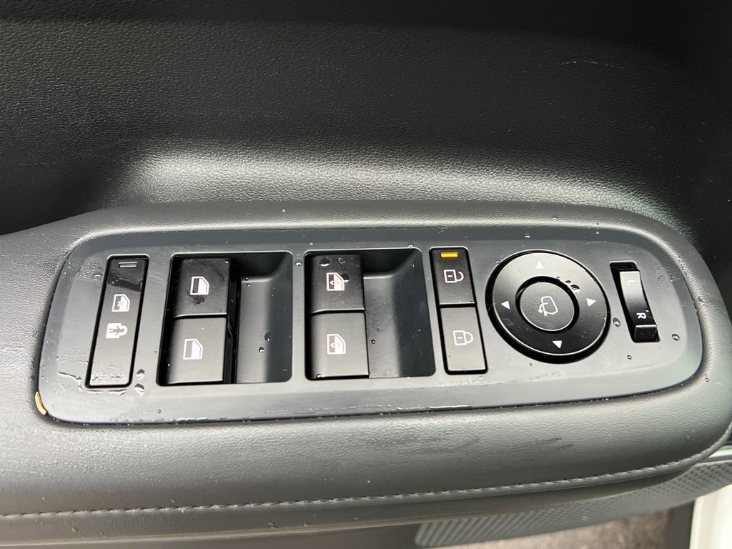 Used 2025 Hyundai Santa Fe Limited image 12