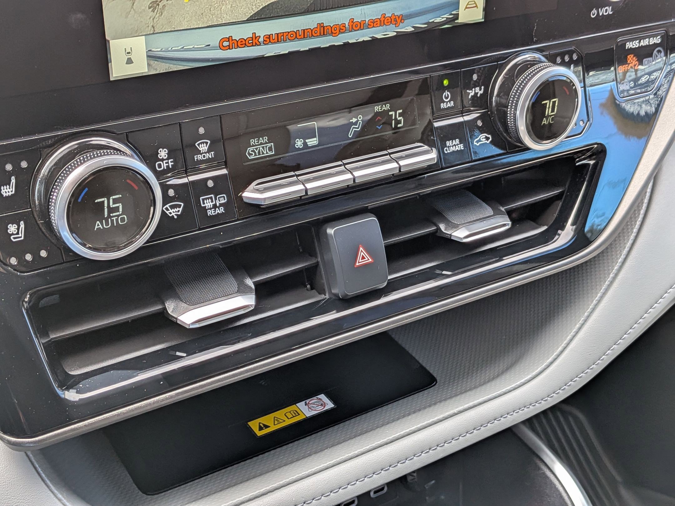 Used 2023 Toyota Highlander Limited AWD/4WD image 25