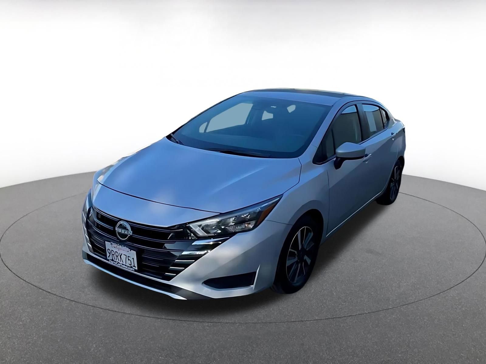 Used 2025 Nissan Versa SV image 7