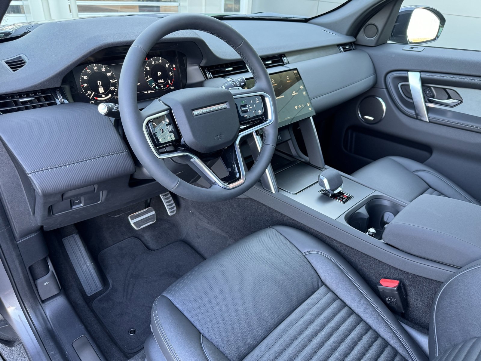 Used 2024 Land Rover Discovery Sport Dynamic SE AWD/4WD image 13