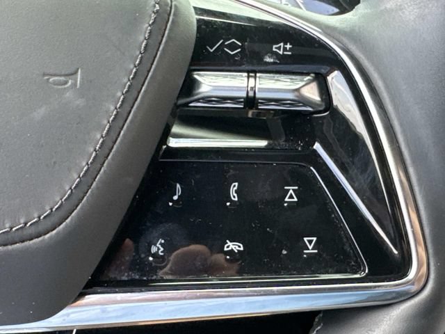 Used 2025 Cadillac Escalade V AWD/4WD image 33