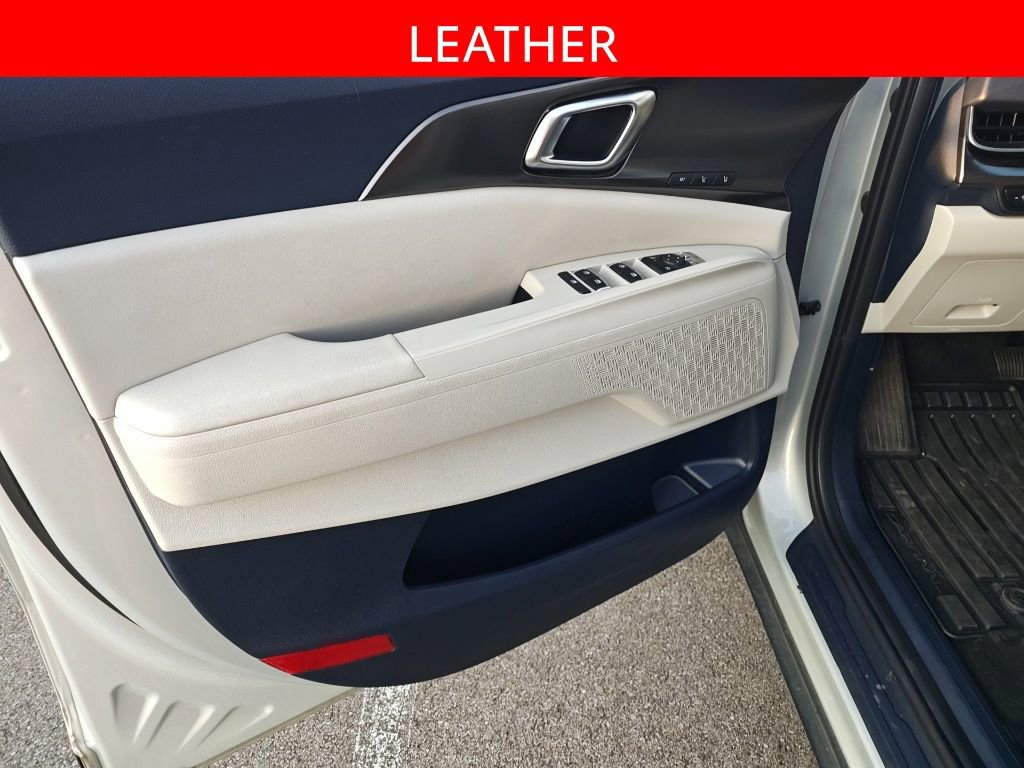 Used 2025 Kia Carnival SX w/ SX Dark Edition Package FWD image 5