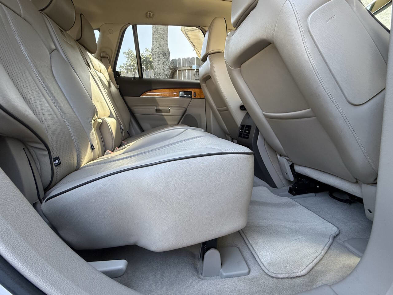 Used 2011 Lincoln MKX 2WD w/ 102A Rapid Spec Order Code image 17