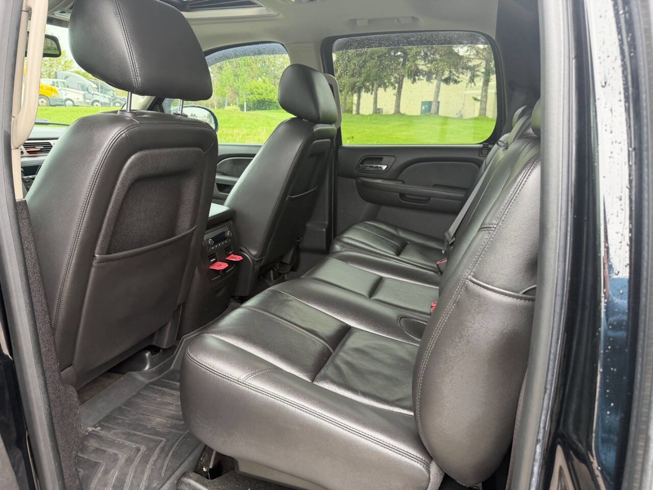 Used 2013 Chevrolet Avalanche LT w/ Suspension Package, Off-Road AWD/4WD image 11