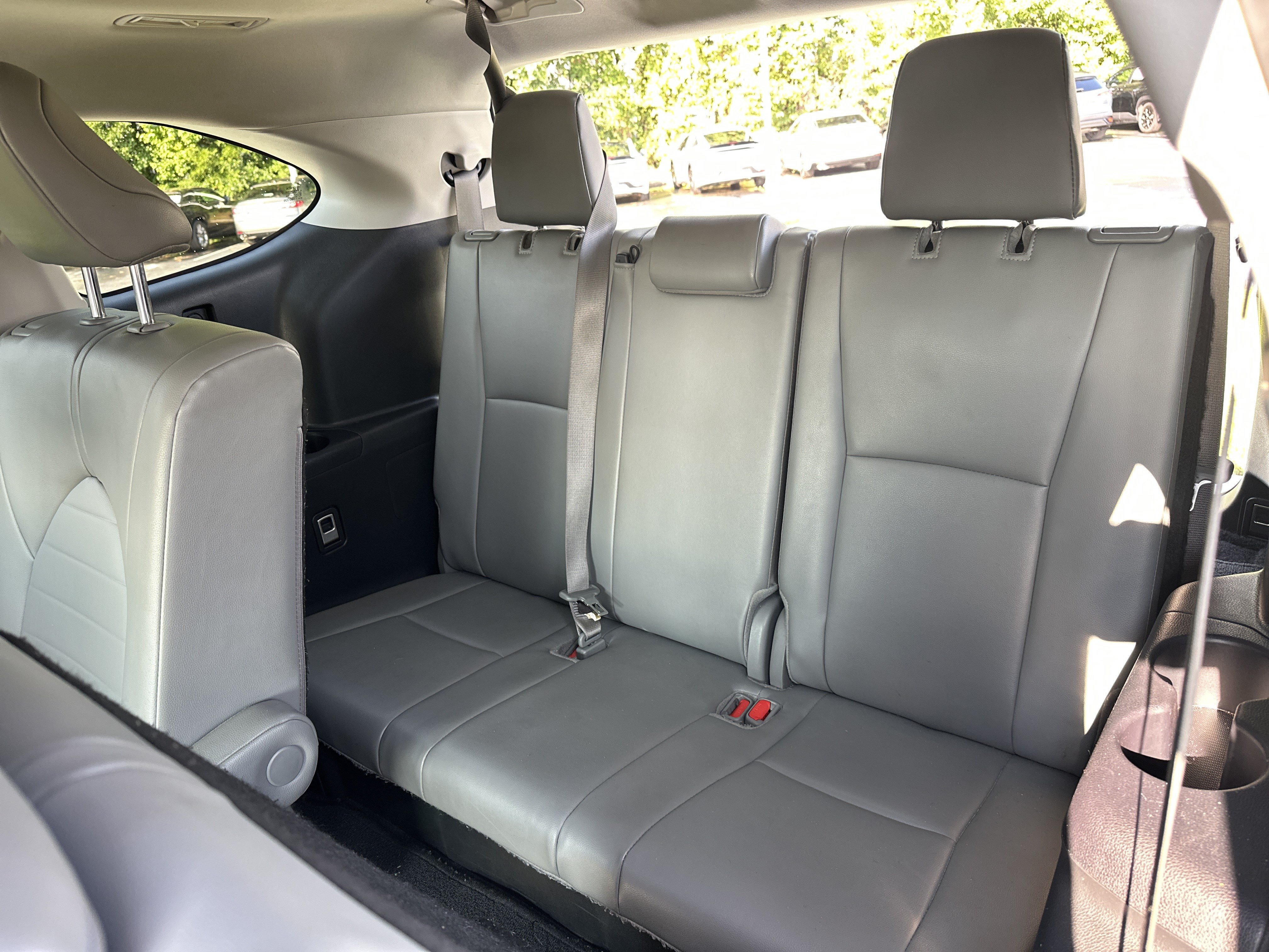 Used 2024 Toyota Highlander XLE FWD image 33