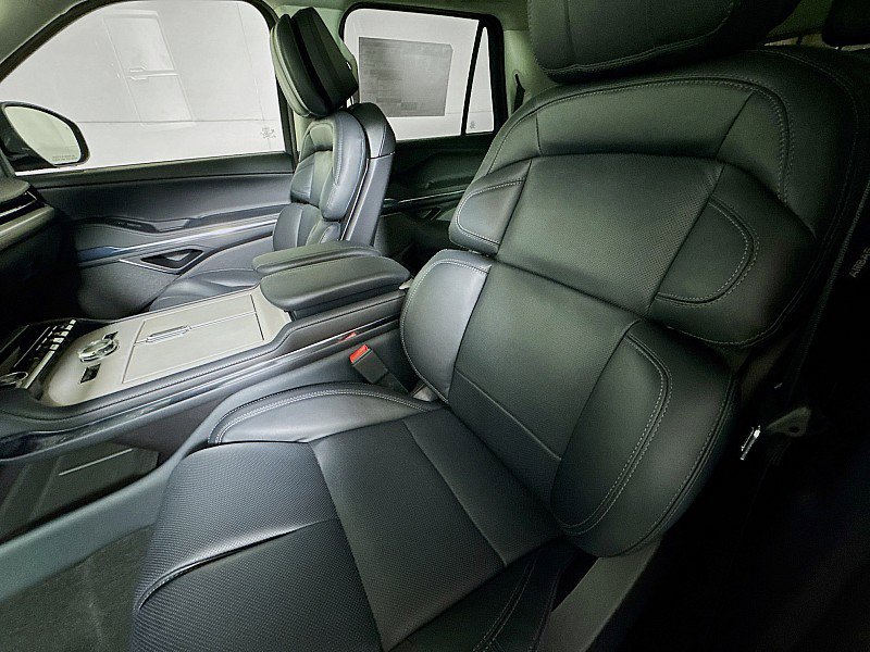 New 2025 Lincoln Navigator L Reserve image 11