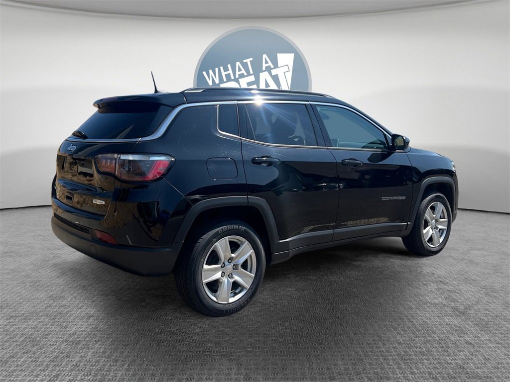 Used 2022 Jeep Compass Latitude image 3