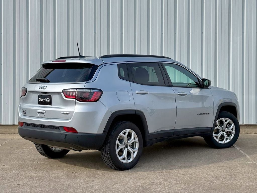 Used 2025 Jeep Compass Latitude AWD/4WD image 6