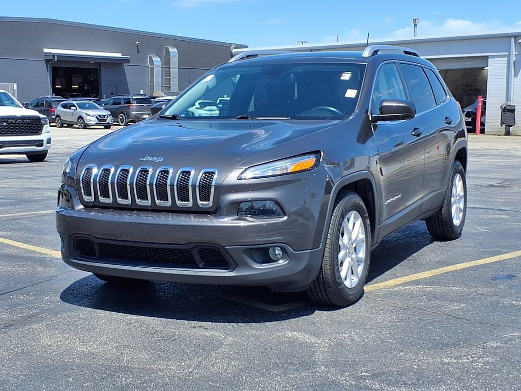 Used 2016 Jeep Cherokee Latitude w/ Safety/Convenience Group FWD image 2