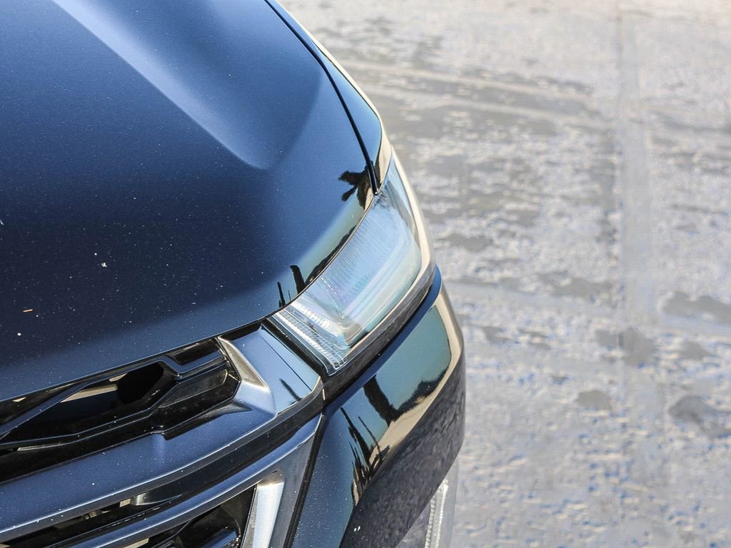 Used 2023 Chevrolet Traverse Premier w/ Redline Edition image 11