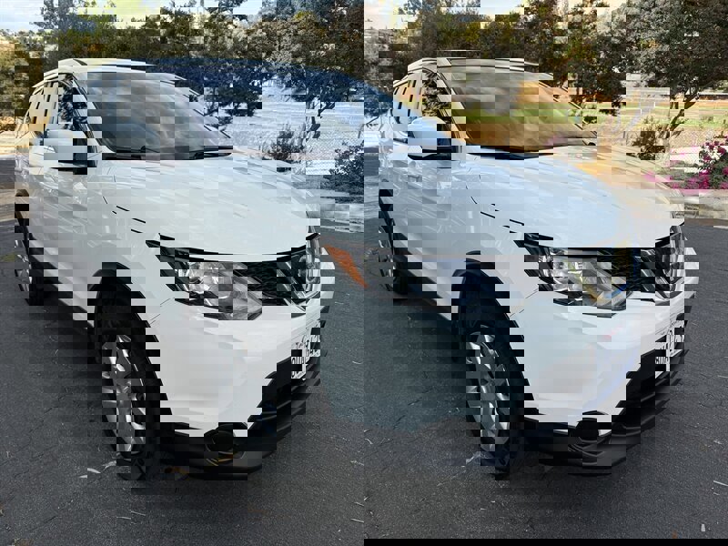 Used 2019 Nissan Rogue Sport S image 1