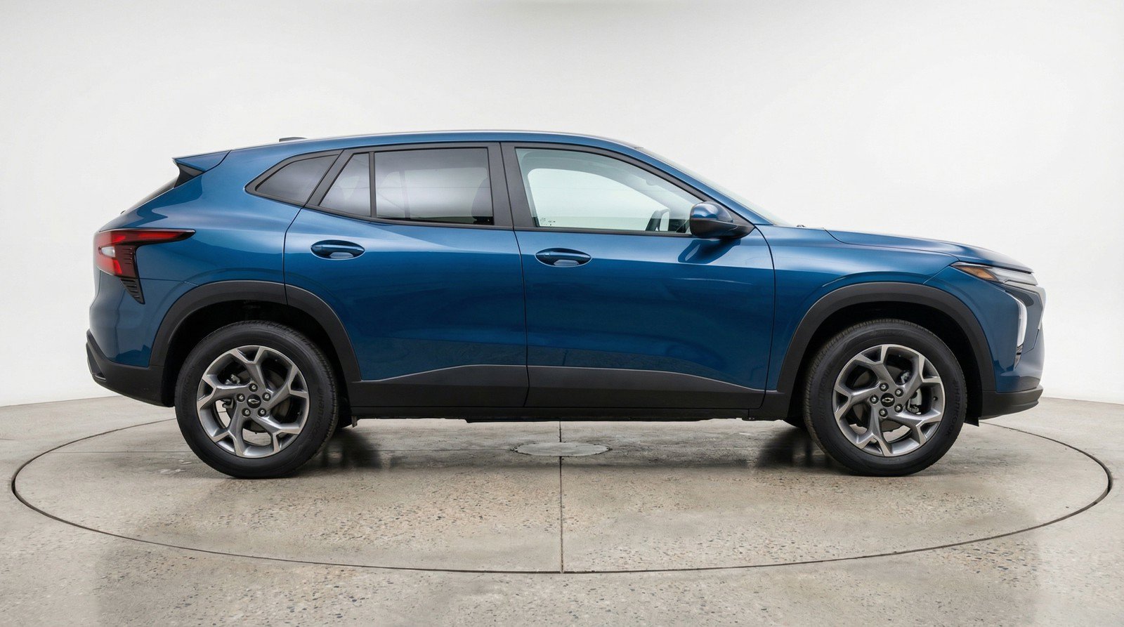 Used 2025 Chevrolet Trax LT FWD image 11