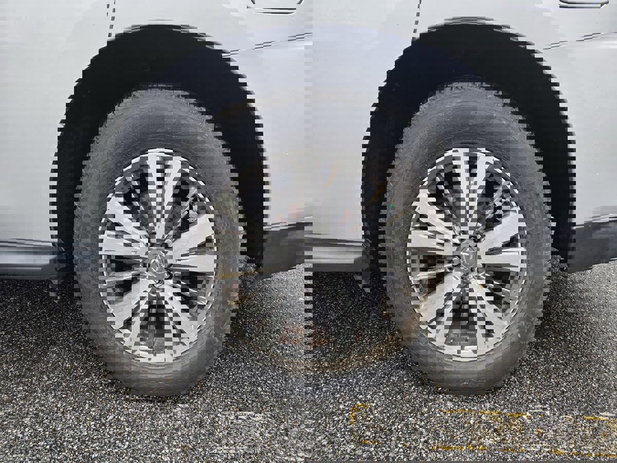 Used 2019 Nissan Pathfinder SV image 12