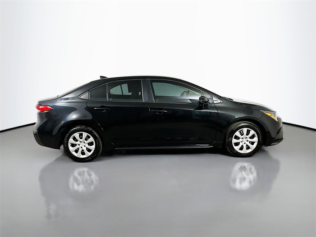 Used 2022 Toyota Corolla LE image 7