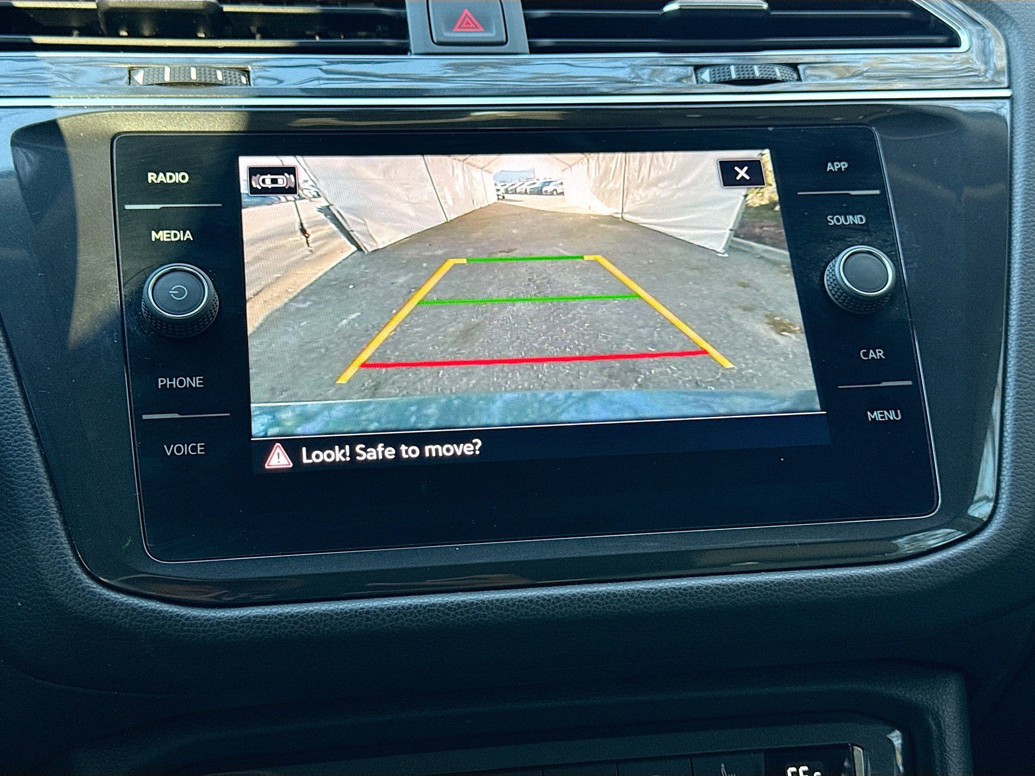 Used 2021 Volkswagen Tiguan SE w/ Panoramic Sunroof Package image 32