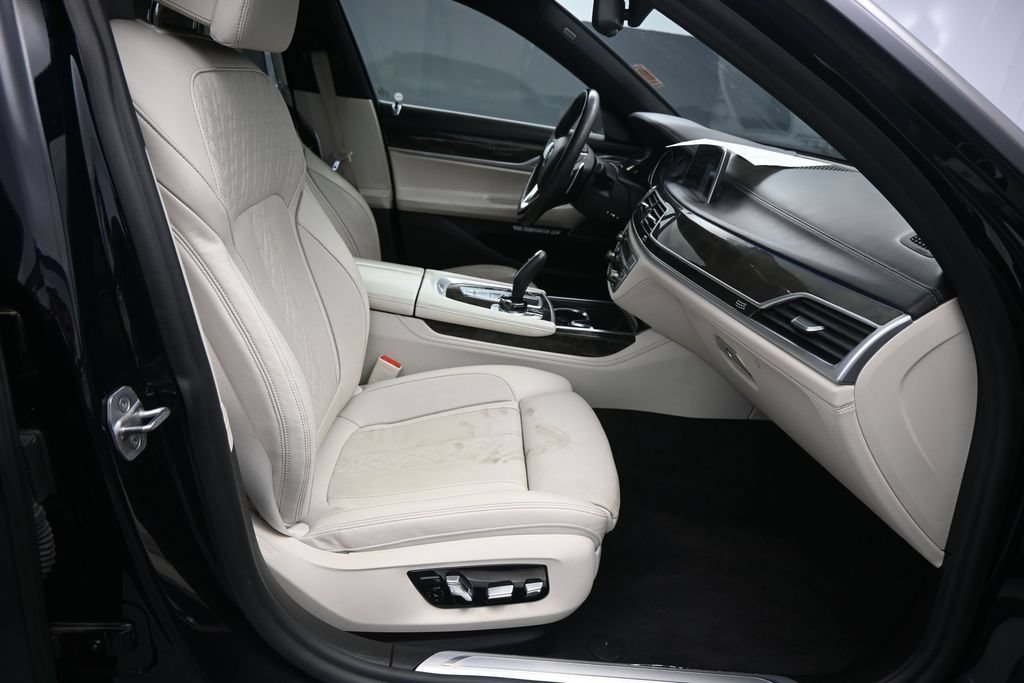 Used 2018 BMW 750i xDrive AWD/4WD image 11