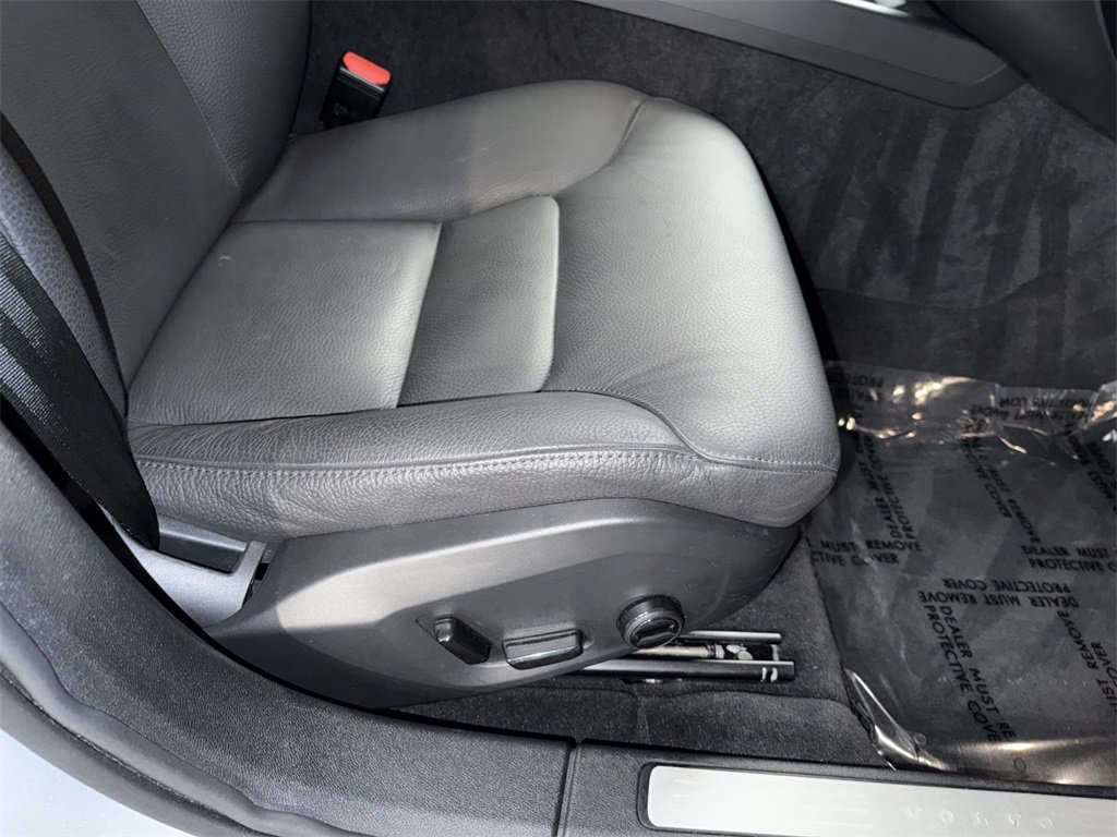 Used 2025 Volvo V60 B5 Cross Country Plus image 15