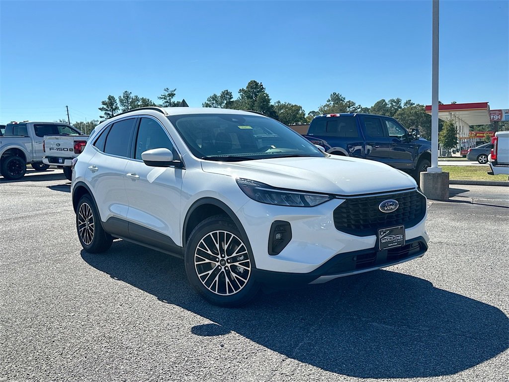 New 2025 Ford Escape SE w/ Class II Trailer Tow Package