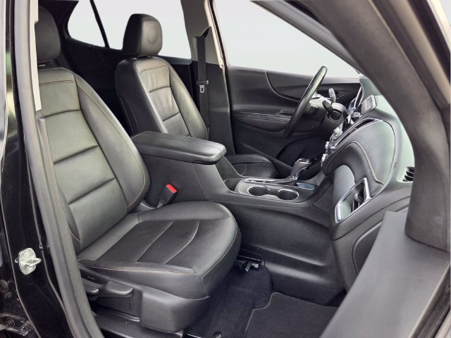 Used 2020 Chevrolet Equinox Premier w/ Premier Redline Edition FWD image 17