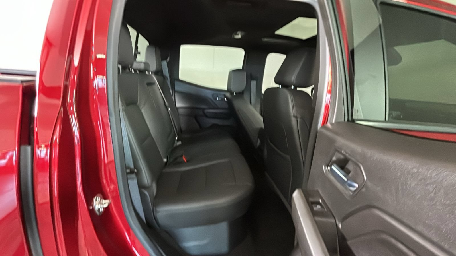 Used 2024 GMC Canyon Elevation w/ Convenience Package AWD/4WD image 33