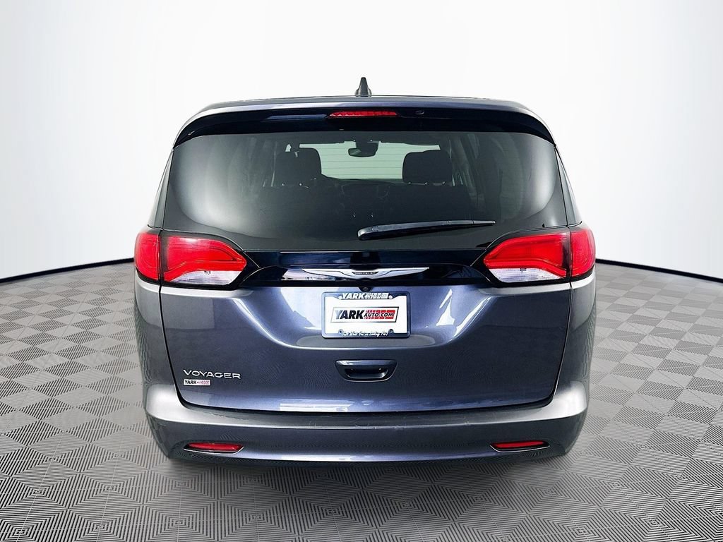 Certified 2023 Chrysler Voyager LX FWD image 9