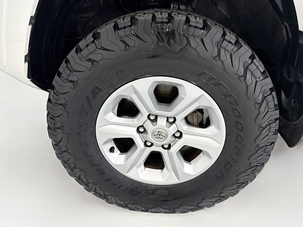 Used 2022 Toyota 4Runner SR5 Premium w/ Moonroof Package AWD/4WD image 29