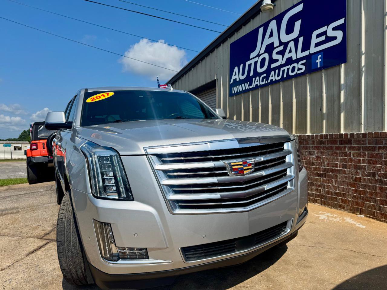 Used 2017 Cadillac Escalade ESV Platinum AWD/4WD image 3