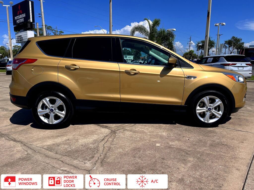 Used 2014 Ford Escape SE image 2