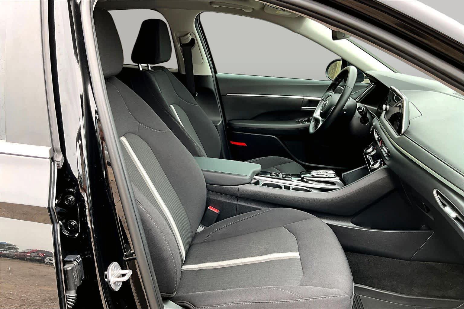 Used 2023 Hyundai Sonata SEL w/ Convenience Package FWD image 9
