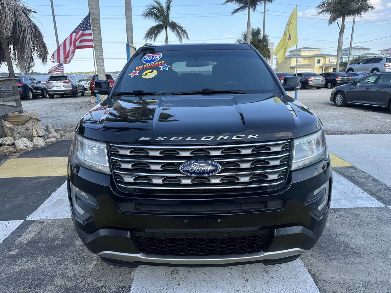 Used 2016 Ford Explorer XLT image 2