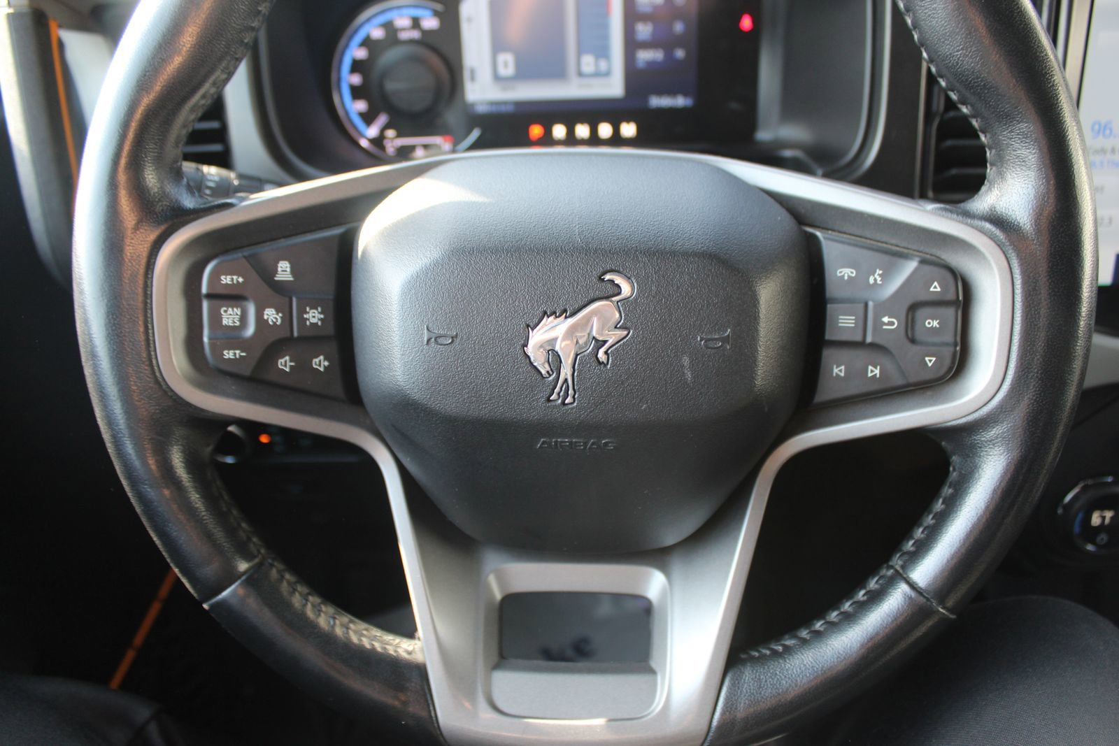 Used 2023 Ford Bronco Badlands image 28