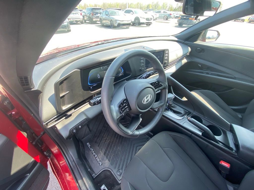 Used 2025 Hyundai Elantra Sport FWD image 7
